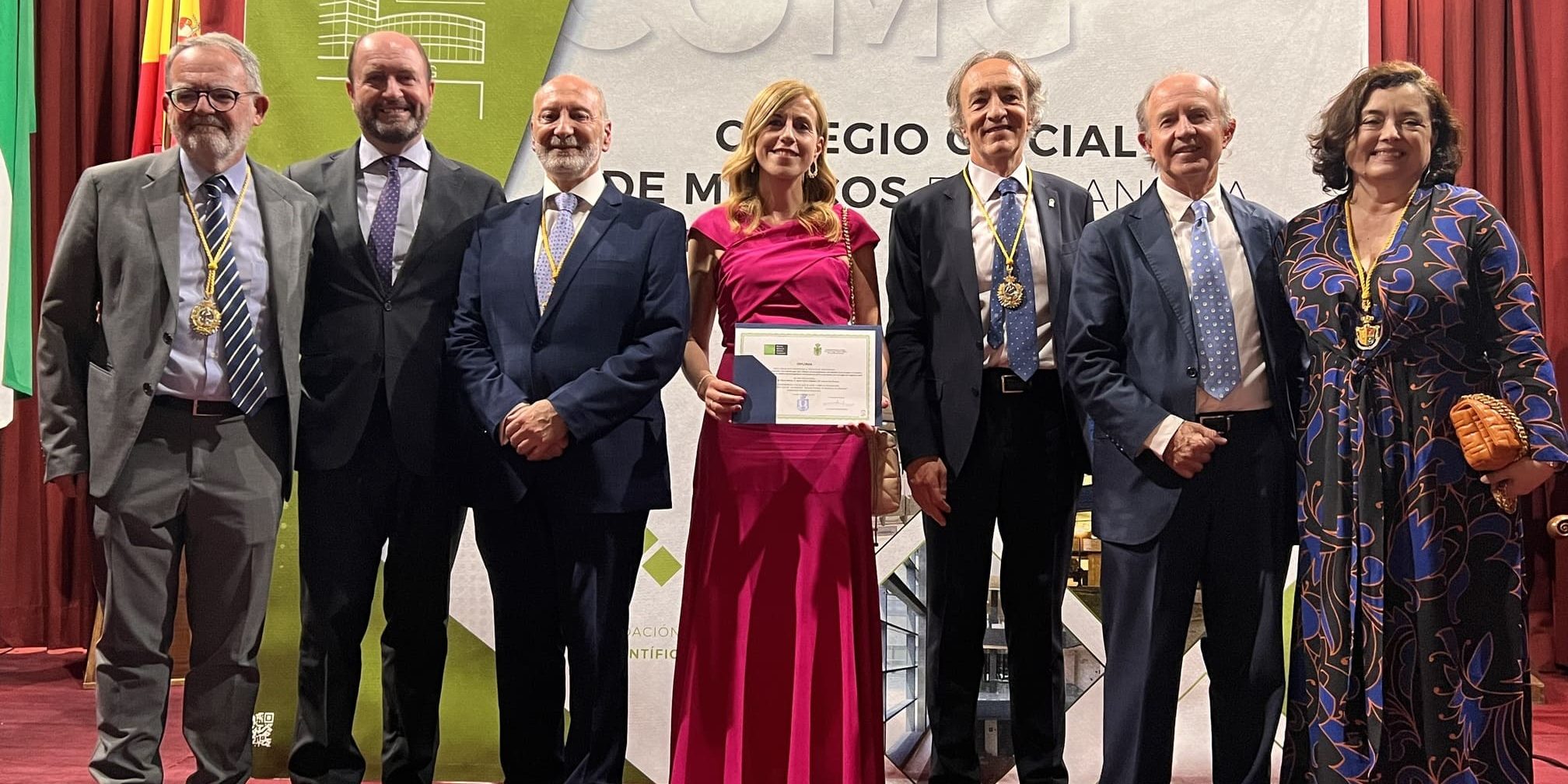 equipo de mçedicos e investigadores de Teryos en la entrega del premio de investigación en Granada