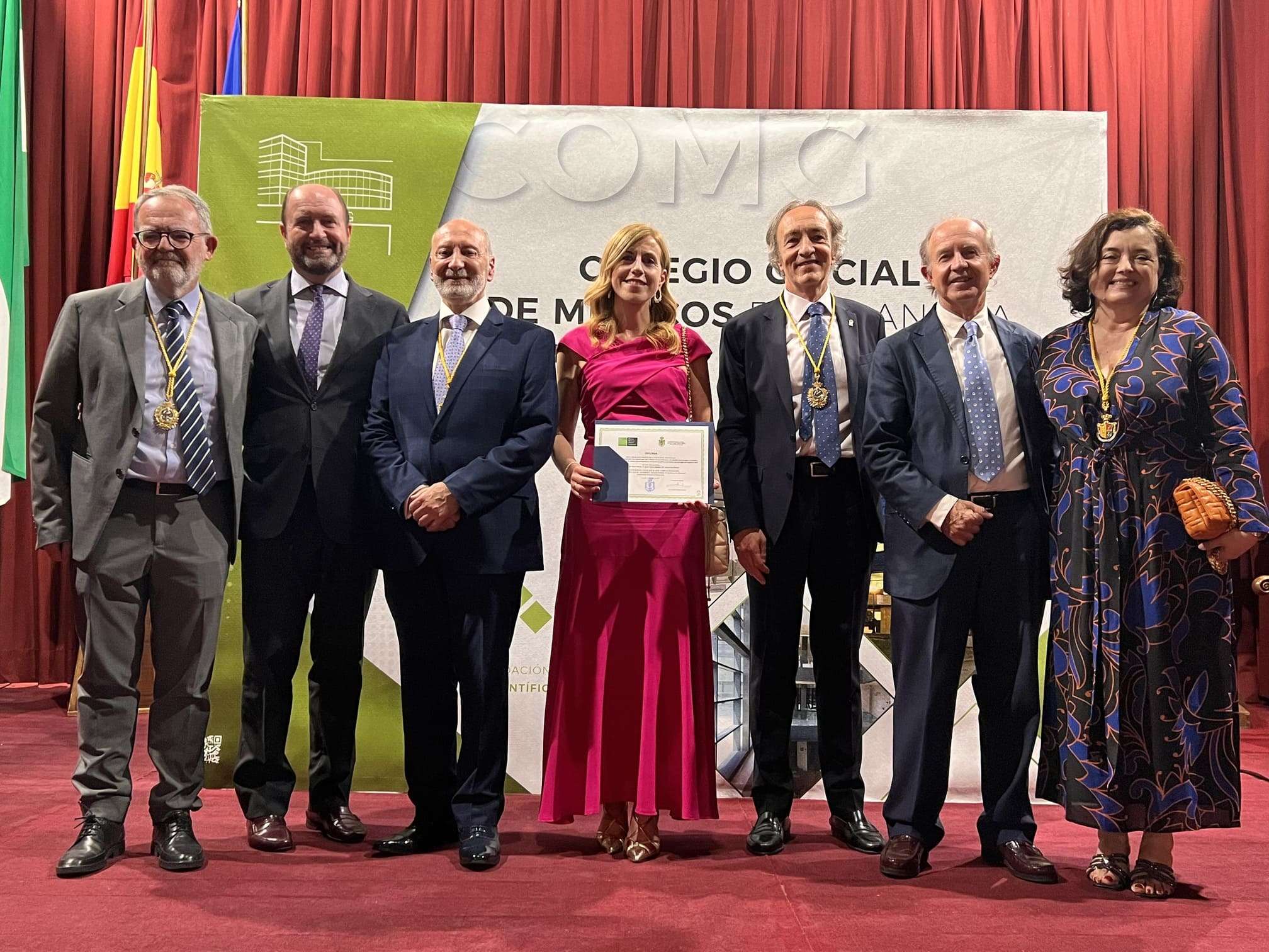 equipo de mçedicos e investigadores de Teryos en la entrega del premio de investigación en Granada