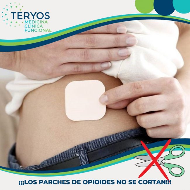 Parches de fentanilo(2) detalle de parches de opioides sobre el abdomen