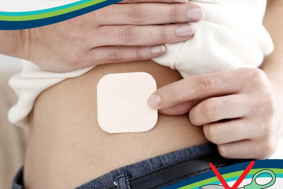 Parches de fentanilo(2) detalle de parches de opioides sobre el abdomen